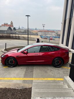 Tesla Model 3 PERFORMANCE 06/2024 Super Red - 7