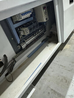 Plně automatický lineární olepovací stroj - 7