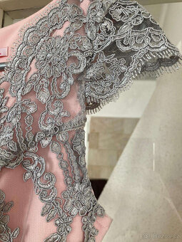 NOVÉ světle růžové šaty s šedou krajkou vel.34-36 - 7