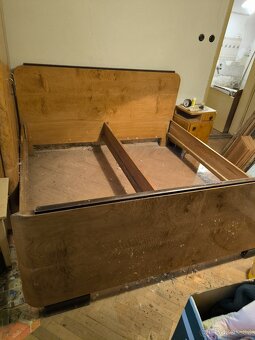 Skříň, postel, komody - 7