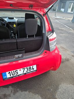 Toyota IQ - 7