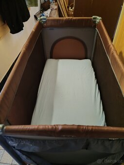 Cestovní postýlka s kvalitní matrací a prebalovakem - 7