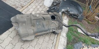 Náhradní díly na Peugeot 407 2.2 HDI bi-turbo 125 kW,rád por - 7