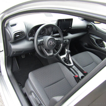 Toyota Yaris, 1,0i 53kw, BENZÍN, 2022, NAJETO 38 049km - 7