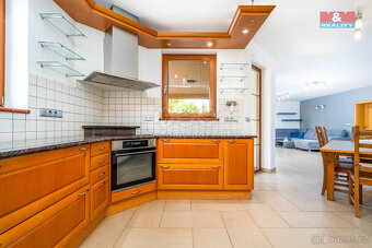 Prodej rodinného domu 299 m², pozemek 1751 m², Kamenice - 7
