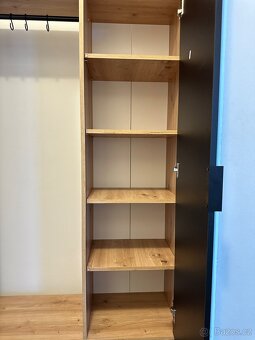 Předsíňová stěna se zrcadlem – perfektní stav - 7