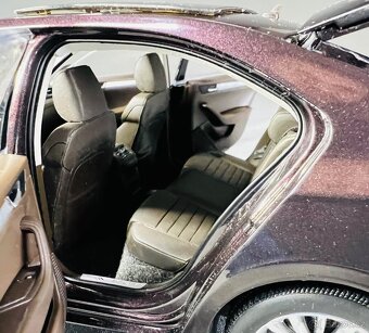 Škoda Superb 1:18 - 7