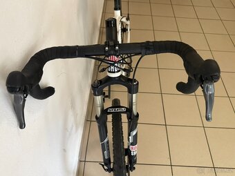 Gravel bike + hybrid - odpružená vidlice - 7