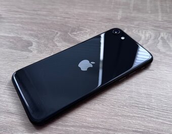 Apple iPhone SE 2 64gb černý- krásný stav, IOS 18.5. - 7