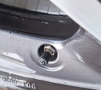 alu kola SUZUKI + zimní pneumatiky - 7