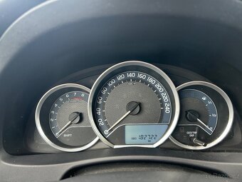 Toyota Auris 1.6 TS kombi - 7