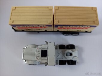MATCHBOX CONVOY - PETERBILT FEDERAL EXPRESS CONTAINER - 7