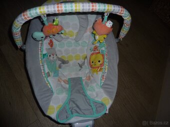Bright Starts Lehátko vibrující s melodií - 7