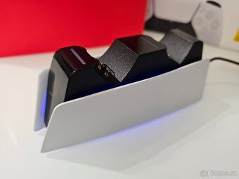 PS5 1TB SSD + FIFA 23 CZ + DOKOVACÍ STANICE + KRYT PRO PS5 - 7