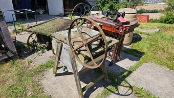 Pračky, šicí stroj, vůz, drtič obilí, sekač - 7