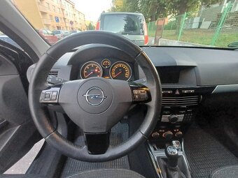 Opel Astra 1.9 CDTi (110 kW) z roku 2010 - 7