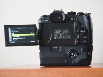 Olympus OM-D E-M1 mark III + bateriový grip - 7