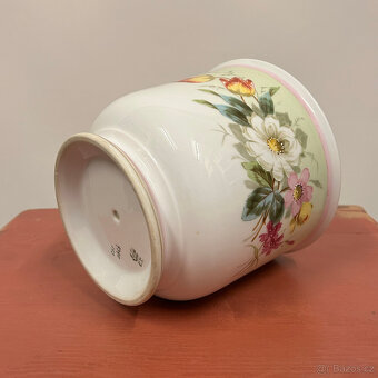 Porcelánový květináč s malbou květin, značeno C.T. - 7