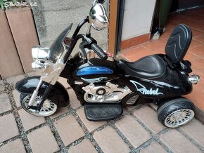 Dětská motorka REBEL 2 motory na baterii - 7