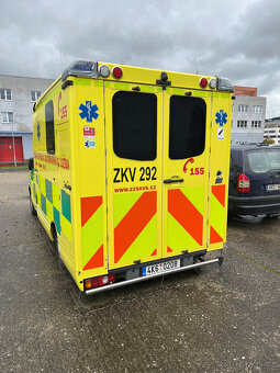 VW Transporter sanitní vozidlo - po dopravní nehodě - 7