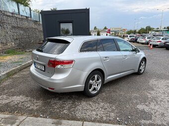Toyota Avensis 2.2 2010 - 7