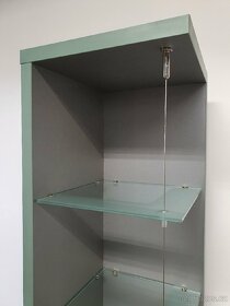 Výstavní rohová policová vitrína - 7