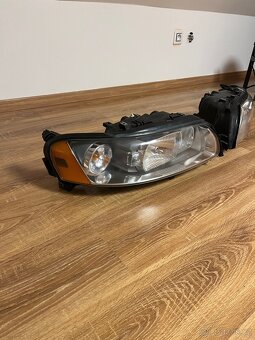 Volvo světlomety pravý 30784250 levý 30784248 - 7