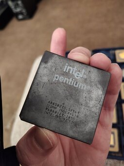 Sbírka starých procesoru Pentia1,486,386 - 7