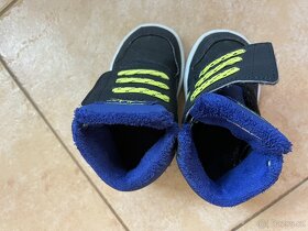 Chlapecká zimní kombinéza a boty - 7