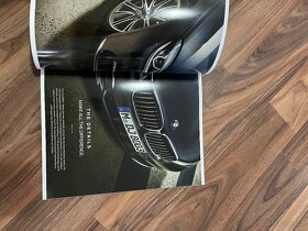 BMW KNIHY - 7