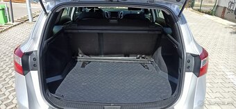 Hyundai i30 combi,1.6 ,83 000 najetokoupeno nové v CZ - 7