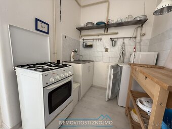 Pronájem cihlového bytu 1+kk, 30m2, částečně zařízený, dvore - 7