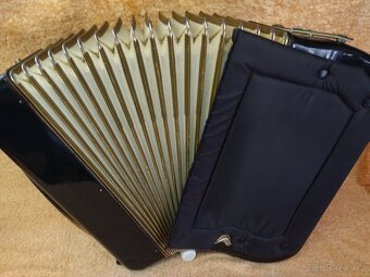 knoflíkový chromatický akordeon Hohner Maestro lll. 96 bas - 7