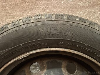 Prodám zimní kola Nokian 175/65 R14 82T - 7
