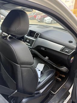 Nepojízdný Mercedes ML - 7