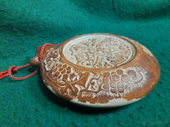 Zdobený keramický měch/nádoba, motiv Karlštejna - 7