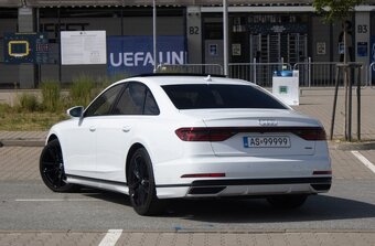 Audi A8 55 TFSI z roku 2022 - 7