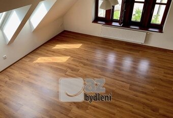 Prostorný mezonet 2kk, 106 m2 po celkové rekonstrukci, skle - 7