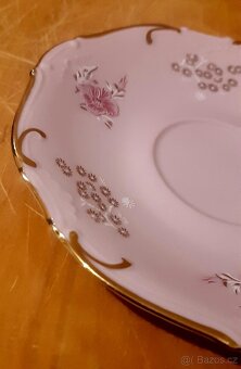 Šálek a podšálek z růžového porcelánu a 14 K zlata - 7