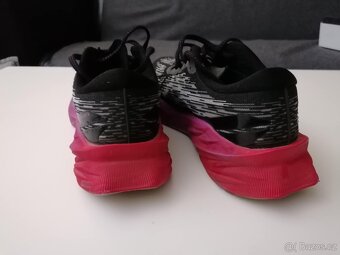 tenisky zn. Asics Novablast 3 - 7