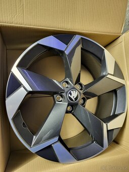 NOVÉ 19" Škoda TORCULAR original Superb 4 IV 3P 2025 ET44 - 7