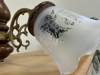 Závěsný rustikální lustr 5-ti ramenný s pískovaným sklem. - 7