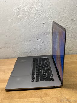 MacBook Pro 16” 2019 CTO/16GB RAM/I7/512GB SSD/ Záruka - 7