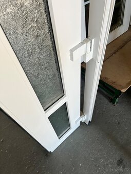 VCHODOVÉ DVOUKŘÍDLÉ PLASTOVÉ DVEŘE 135x207-PLZEŇ - 7
