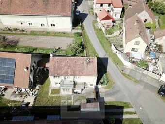Rodinný dům 6+2 situovaný na klidném místě v centru obce Kru - 7