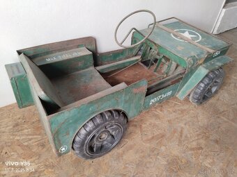 Šlapací autíčko Jeep - 7