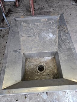 Profi stůl s elektrickým drtičem - 7