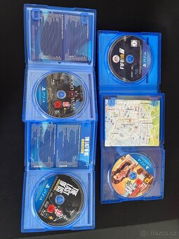 PS4 Slim 2TB + 7 her + 2 ovladače + nabíječka - 7