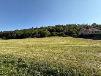 Stavební parcela 3 120 m², Rájec-Jestřebí – výjimečná přílež - 7