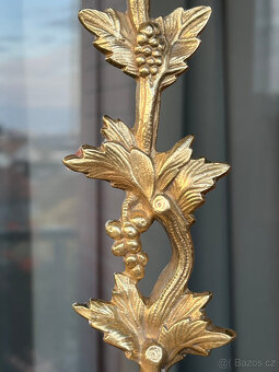 Mosazný retro svícen 21 cm, florální dekor - 7